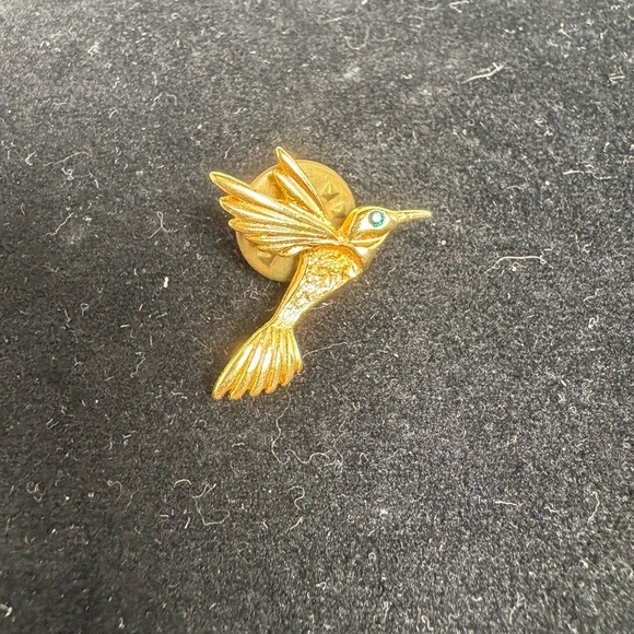 Jewelry - Vintage Gold Tone Hummingbird Pin with Green Eye